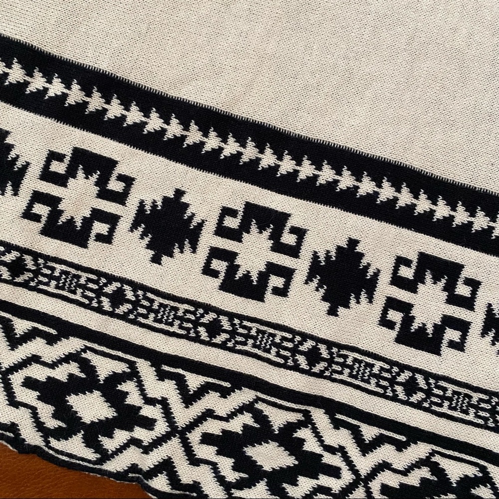 Wet Seal | Aztec Patterned Hooded Cape with Fringe | Open Front Poncho - Picture 6 of 10